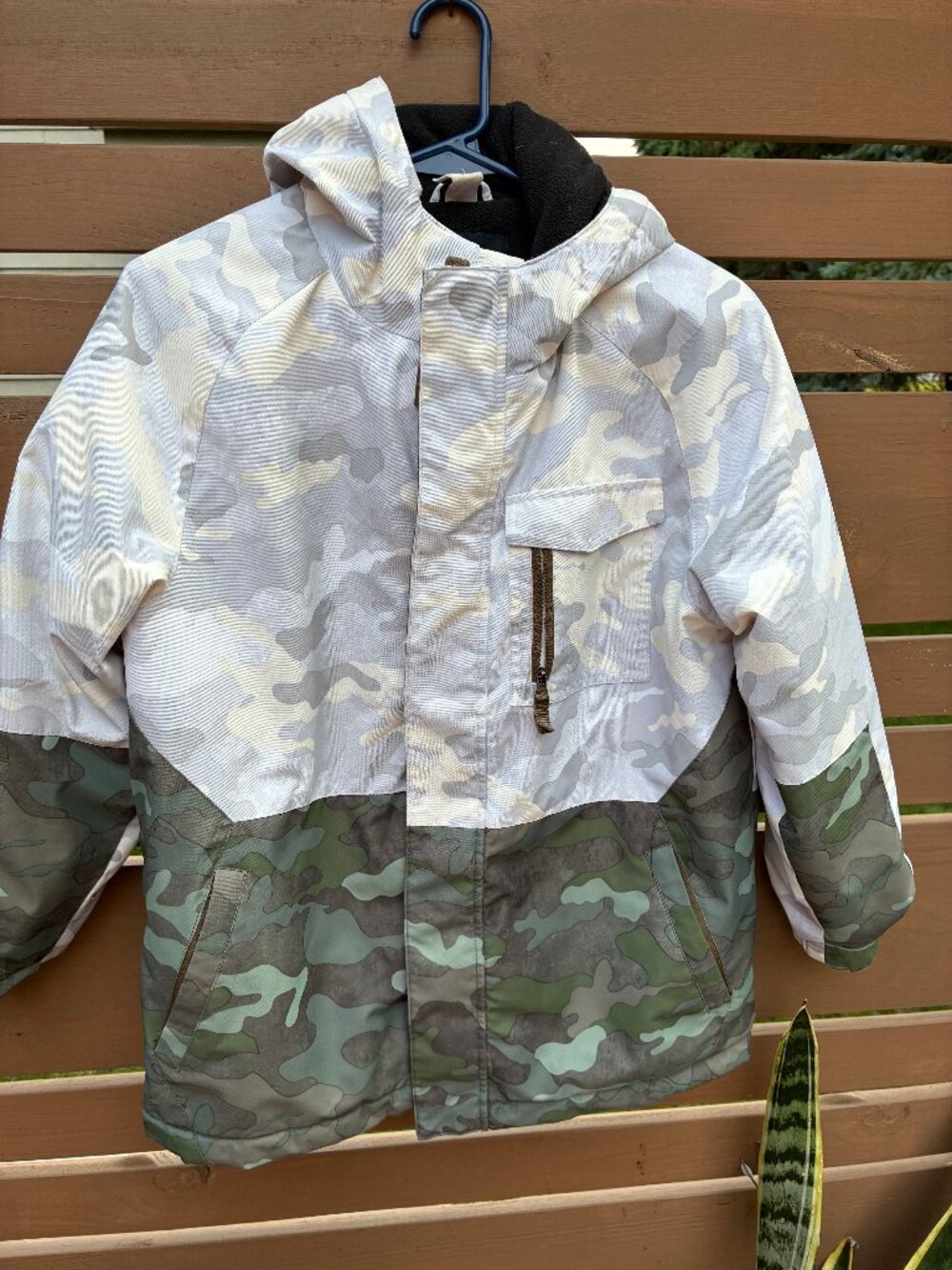Swiss Tech Youth Boys / Girls Winter Jacket with Hood, M 10-12 White Camo